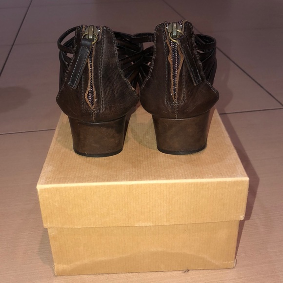 Tapeet Vicini Womens Sandals - Picture 3 of 4